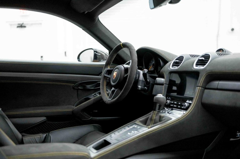 Porsche 718 Cayman GT4 RS