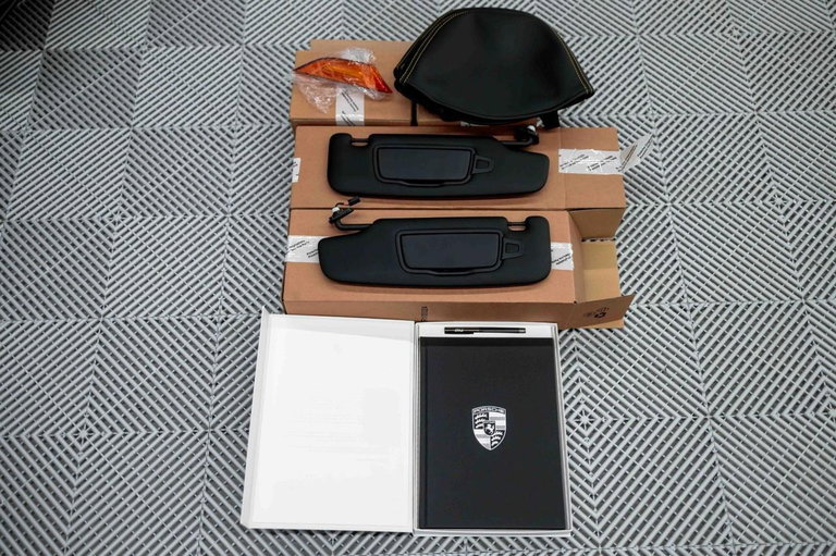 Porsche 718 Cayman GT4 RS