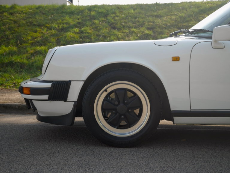 Porsche 911 Carrera 3.2