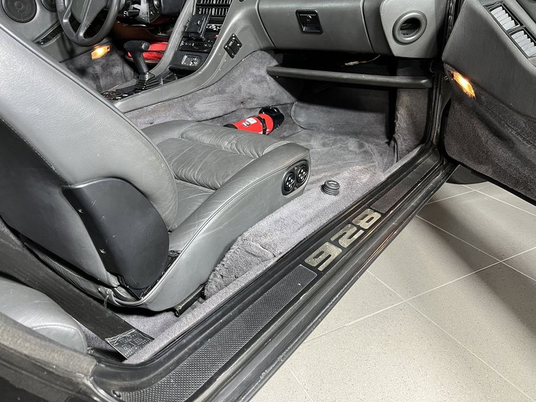 Porsche 928 S4