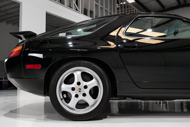 Porsche 928 GTS