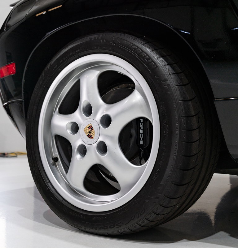 Porsche 928 GTS