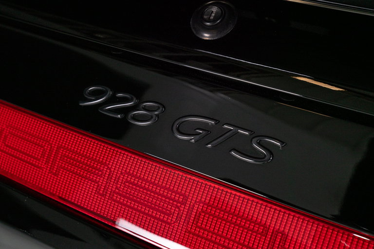Porsche 928 GTS