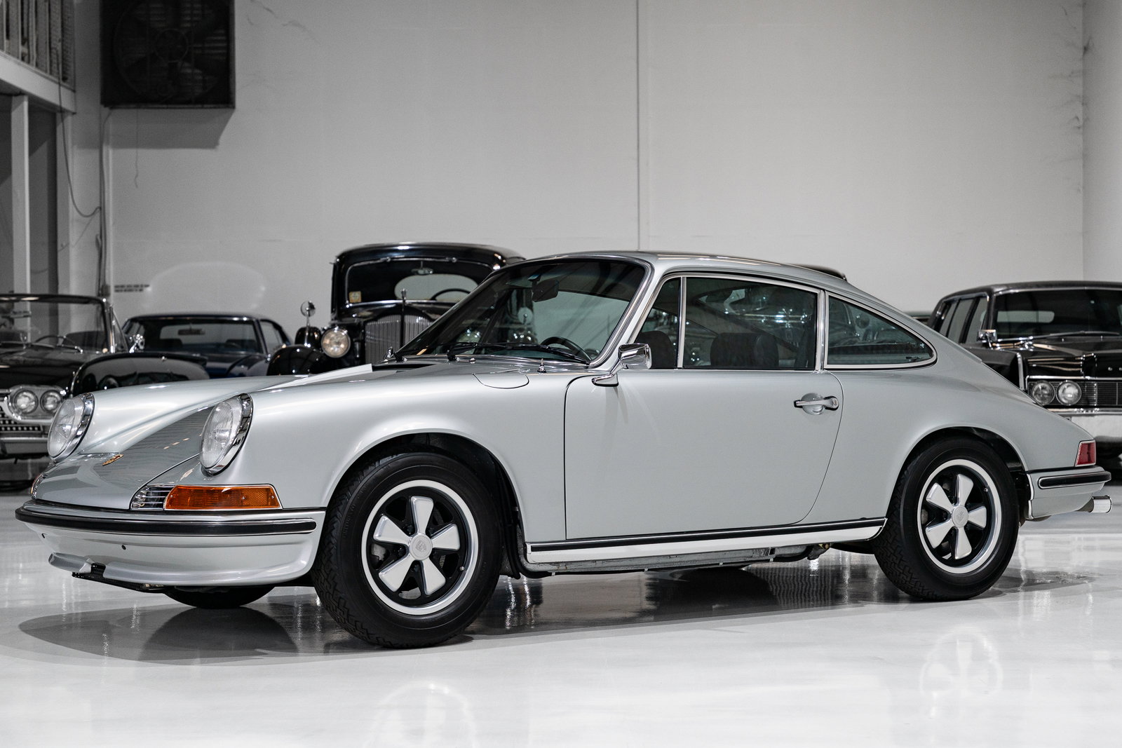 Porsche in Silver Metallic 925 - Color Overview - elferspot.com