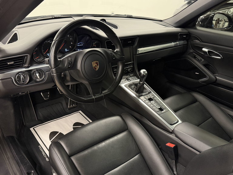 Porsche 991 Carrera 4 Black Edition