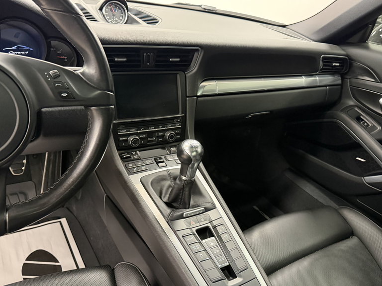 Porsche 991 Carrera 4 Black Edition