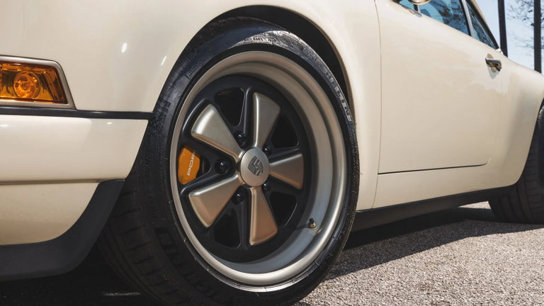 Porsche 911 Reimagined by Singer