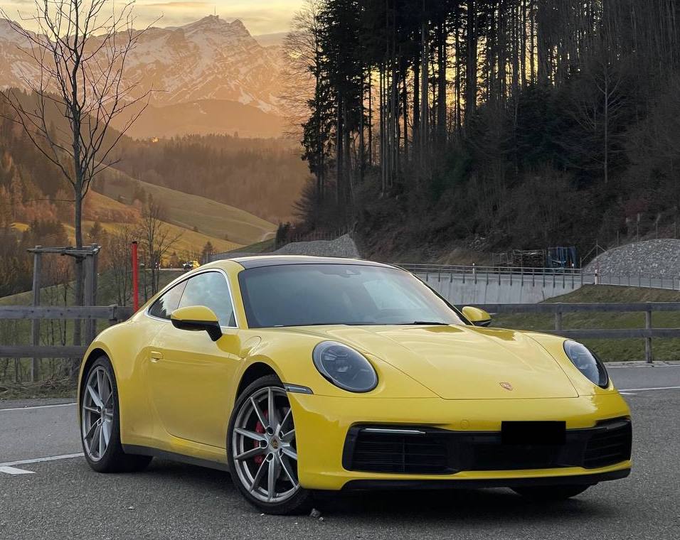 Porsche 992 Carrera 4S