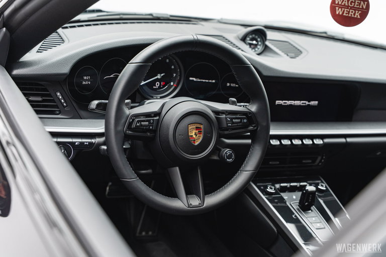 Porsche 992 Carrera 4S