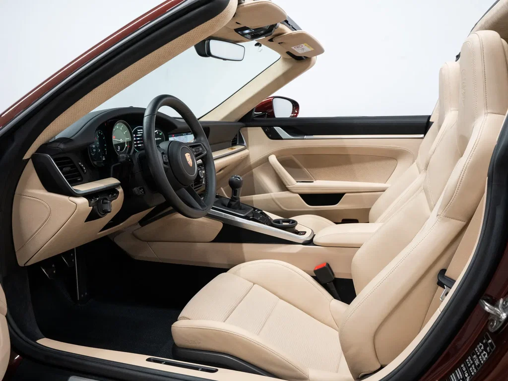 Porsche 992 Heritage Design Edition