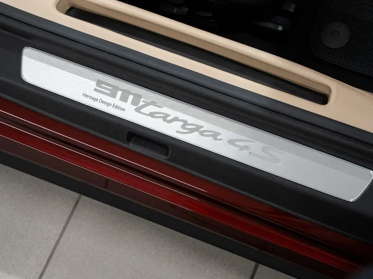 Porsche 992 Heritage Design Edition