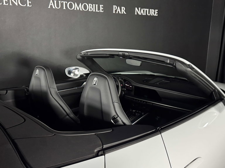 Porsche 992 Carrera 4