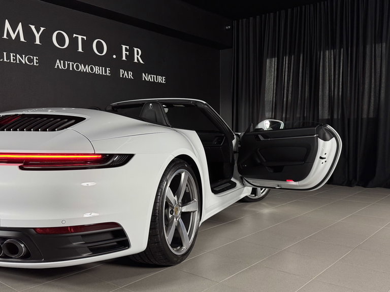 Porsche 992 Carrera 4