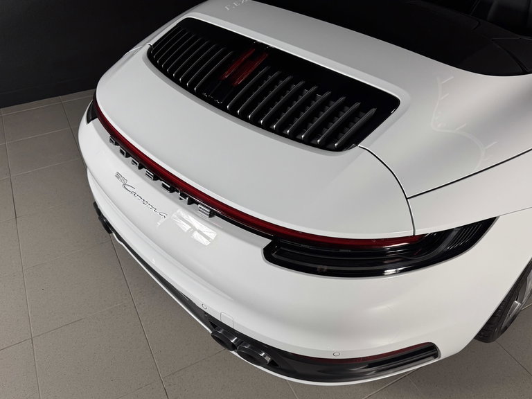Porsche 992 Carrera 4