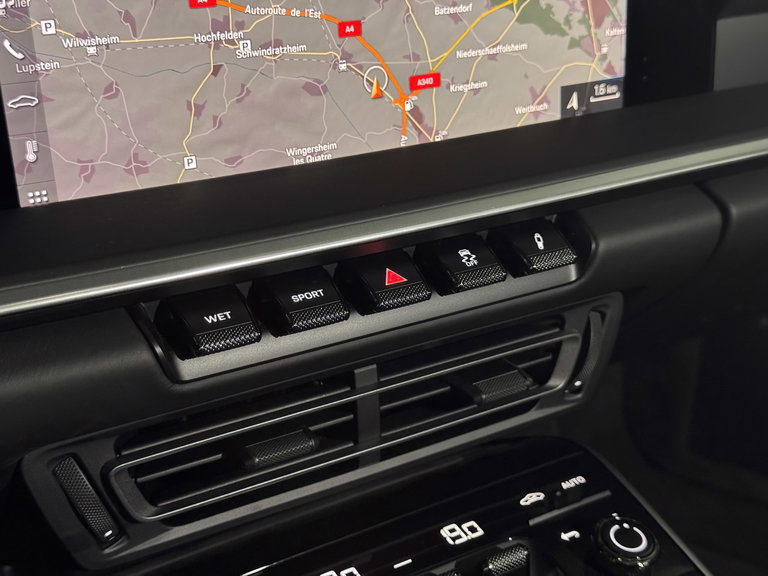 Porsche 992 Carrera 4