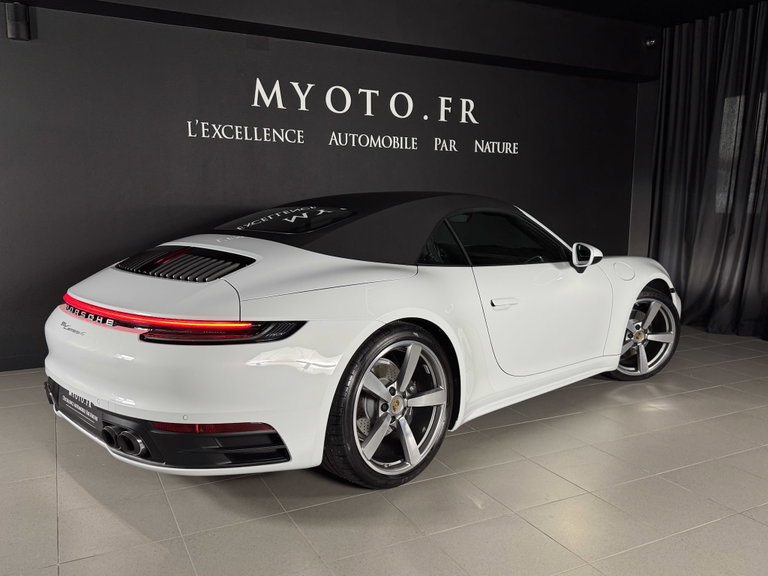 Porsche 992 Carrera 4
