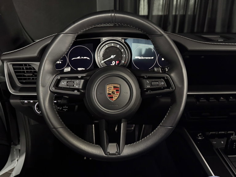 Porsche 992 Carrera 4