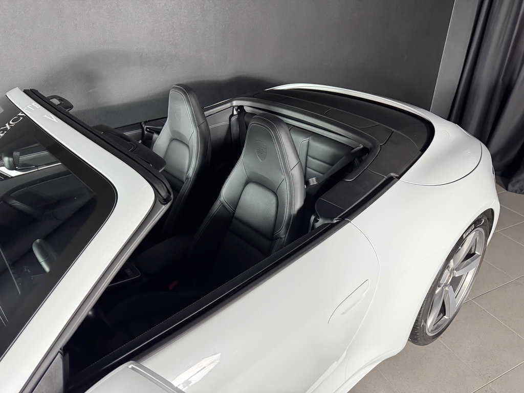 Porsche 992 Carrera 4