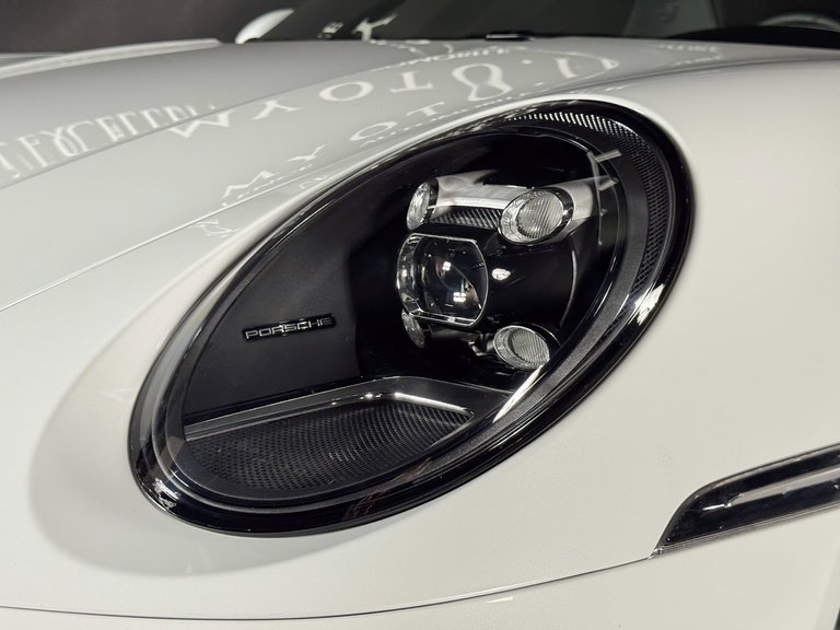 Porsche 992 Carrera 4