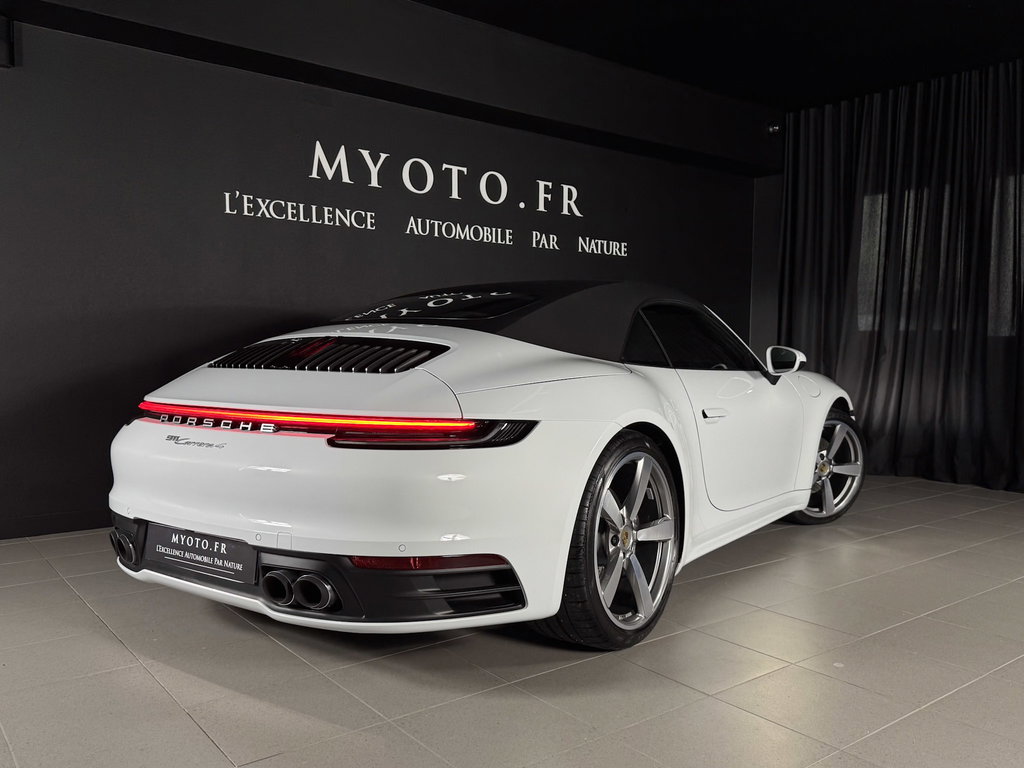 Porsche 992 Carrera 4