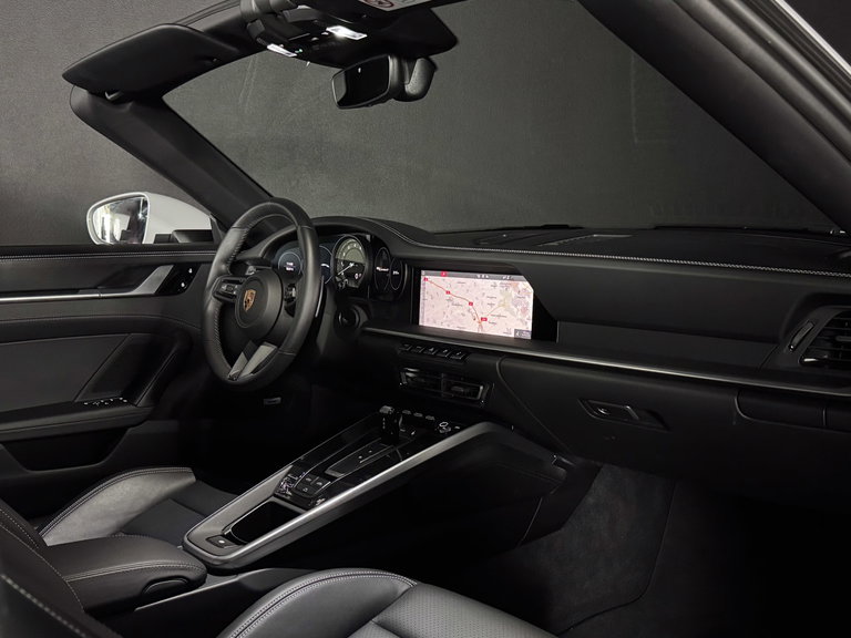 Porsche 992 Carrera 4