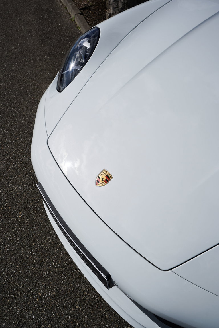 Porsche 992 Carrera 4