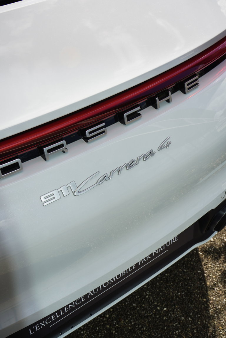 Porsche 992 Carrera 4