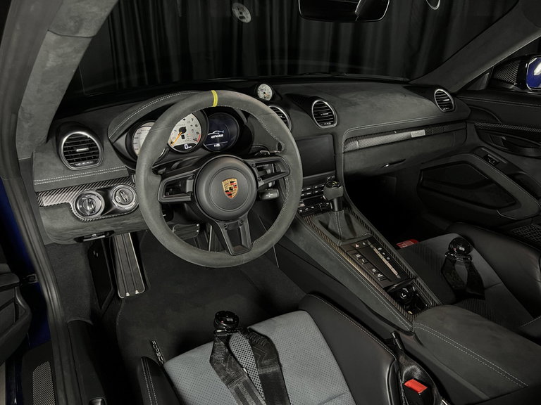 Porsche 718 Cayman GT4 RS