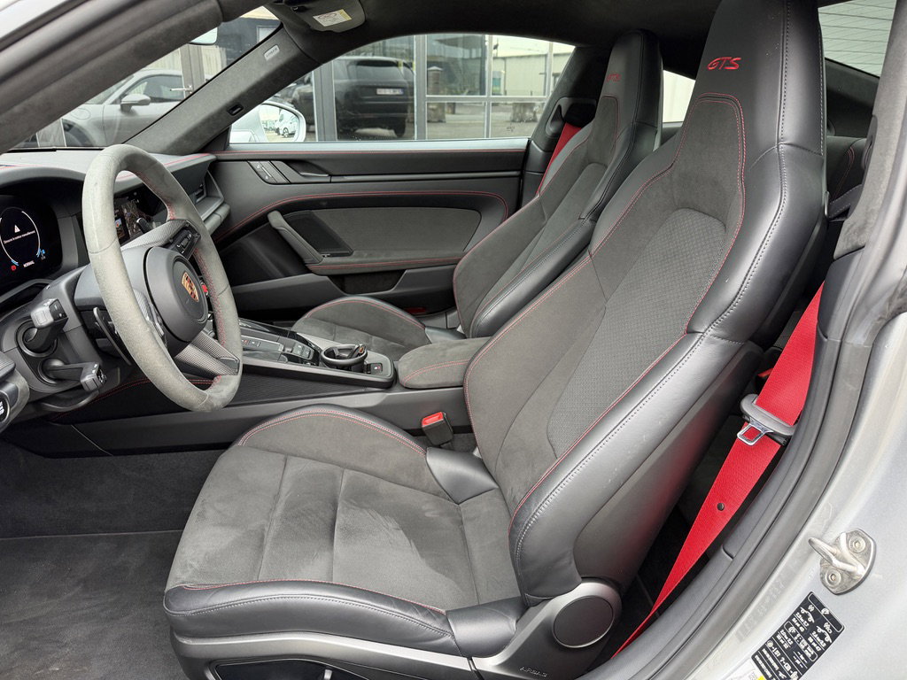 Porsche 992.2 Carrera 4 GTS