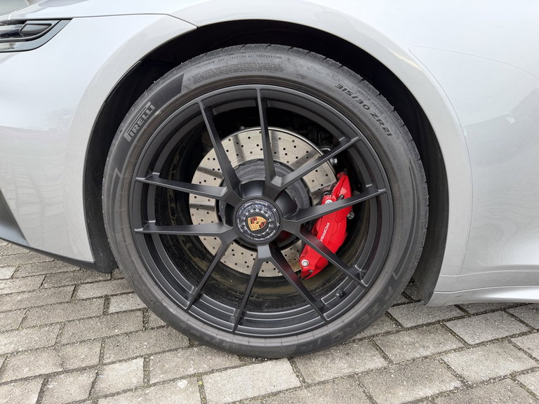 Porsche 992.2 Carrera 4 GTS