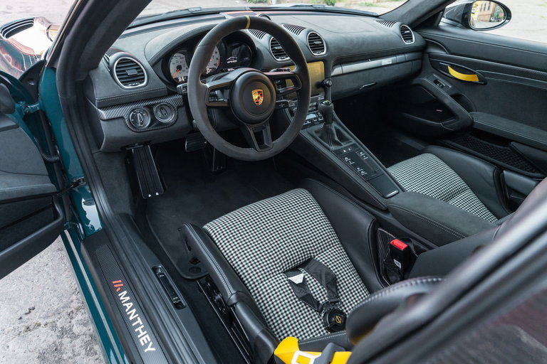 Porsche 718 Cayman GT4 RS