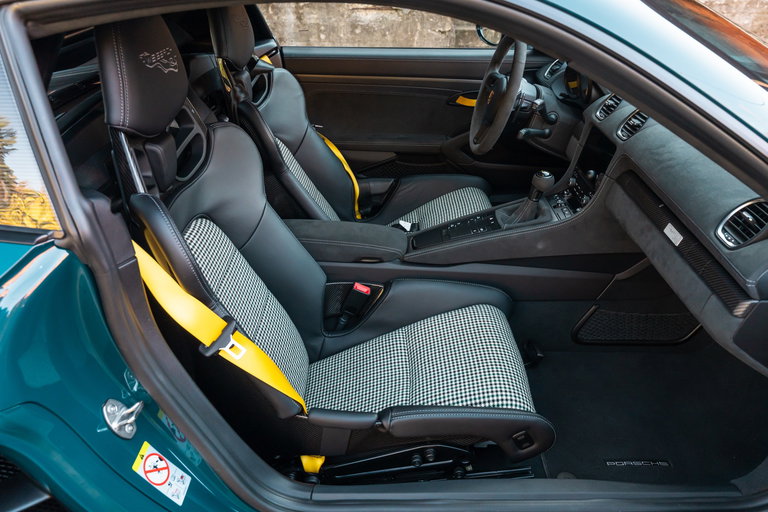 Porsche 718 Cayman GT4 RS