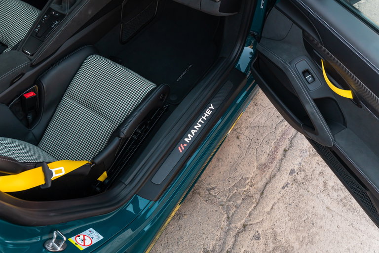 Porsche 718 Cayman GT4 RS