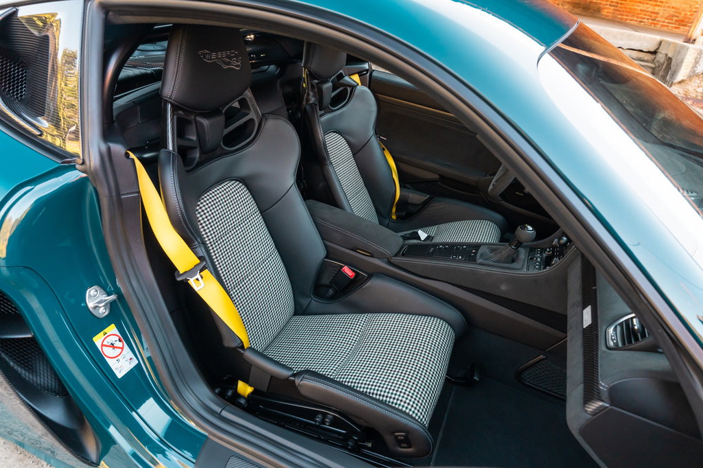 Porsche 718 Cayman GT4 RS