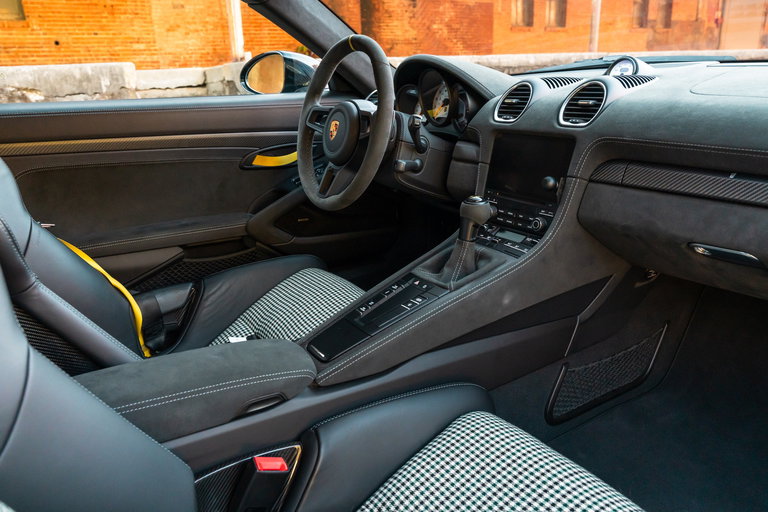 Porsche 718 Cayman GT4 RS