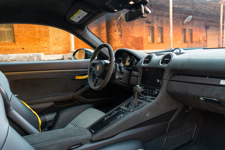 Porsche 718 Cayman GT4 RS