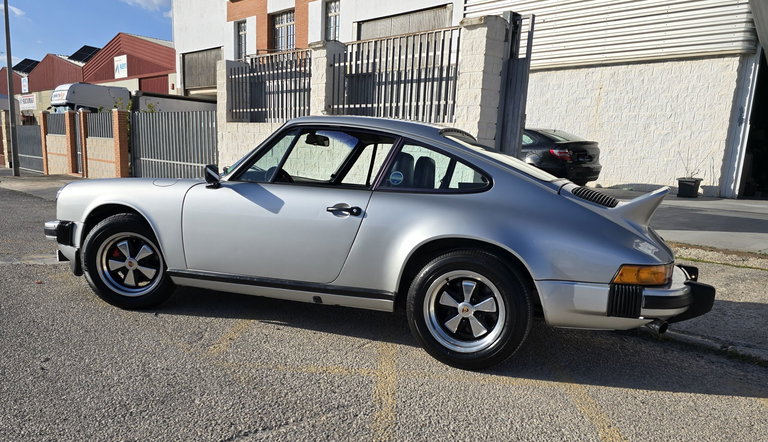Porsche 911 Carrera