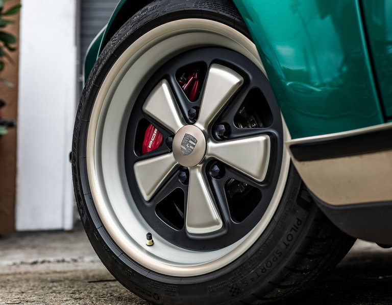 Porsche 911 Reimagined by Singer