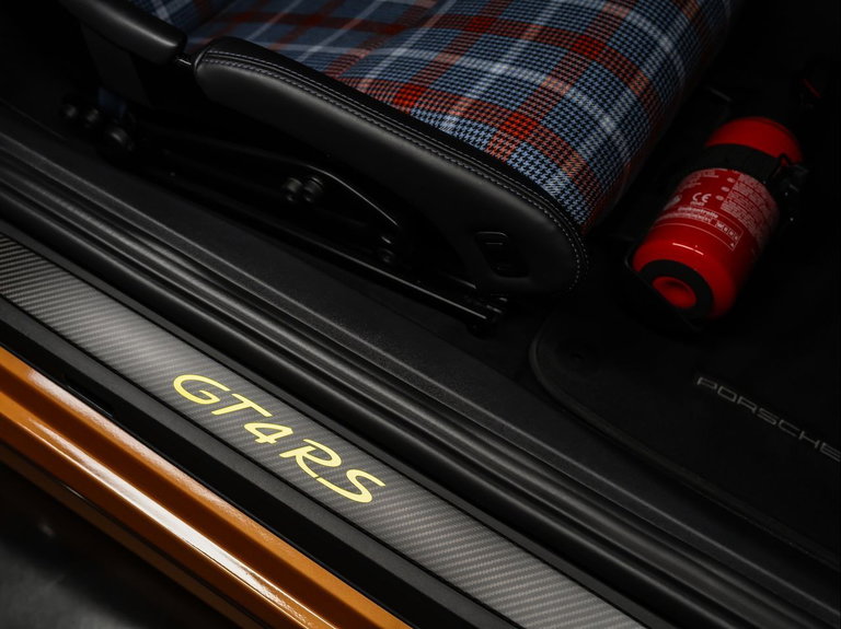 Porsche 718 Cayman GT4 RS