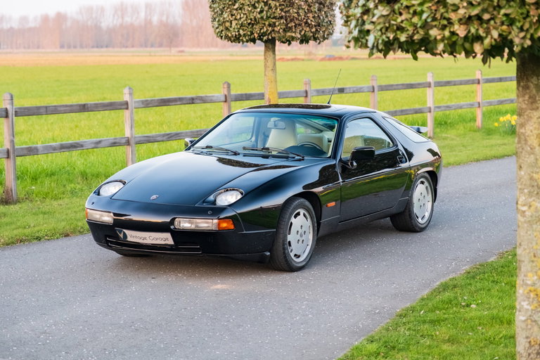 Porsche 928 S4