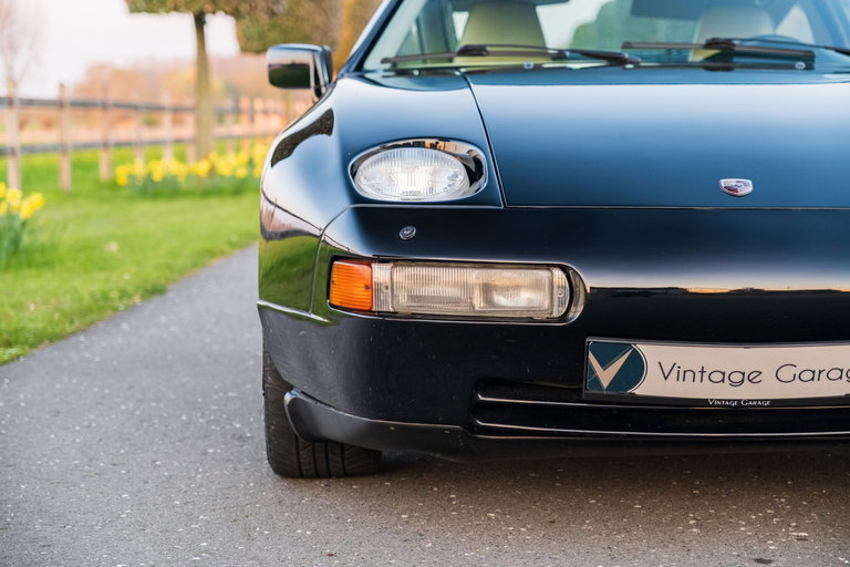 Porsche 928 S4