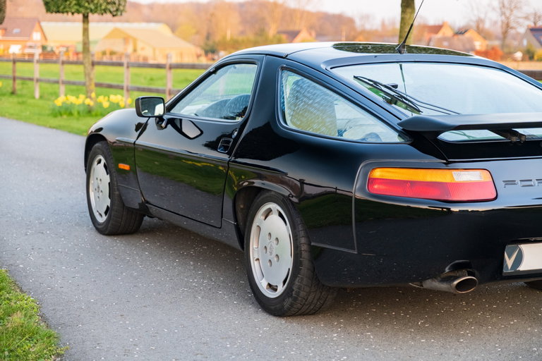 Porsche 928 S4