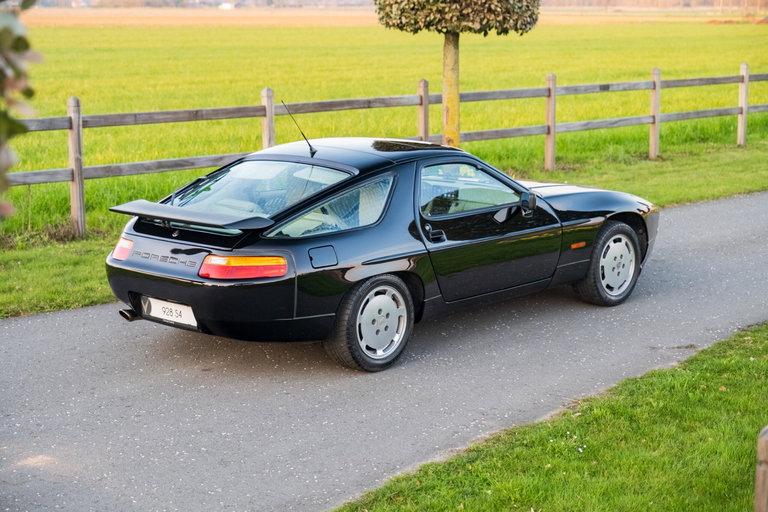 Porsche 928 S4