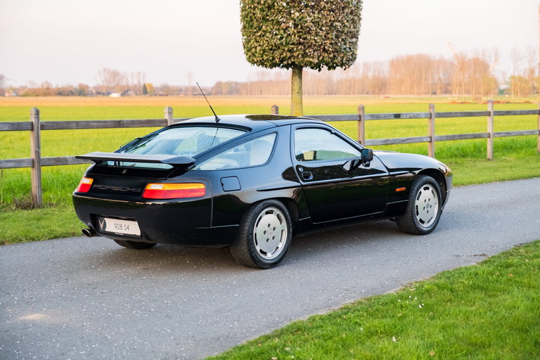 Porsche 928 S4