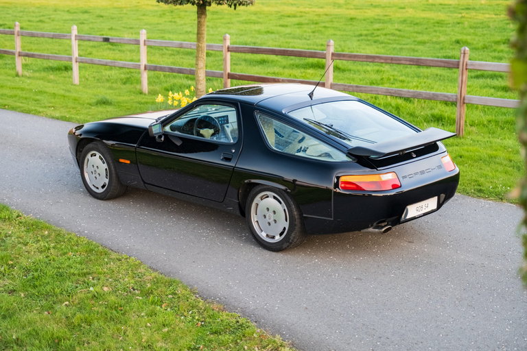 Porsche 928 S4
