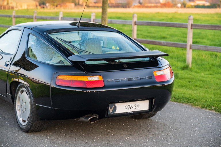 Porsche 928 S4