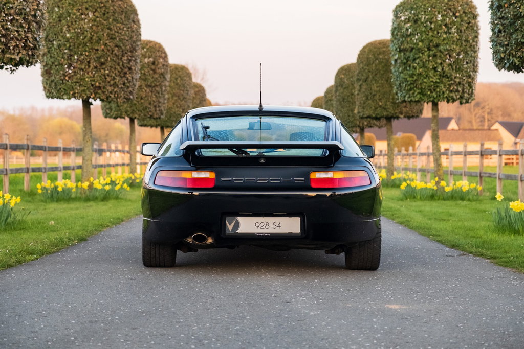 Porsche 928 S4