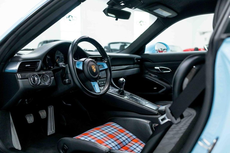 Porsche 991.2 GT3 Touring