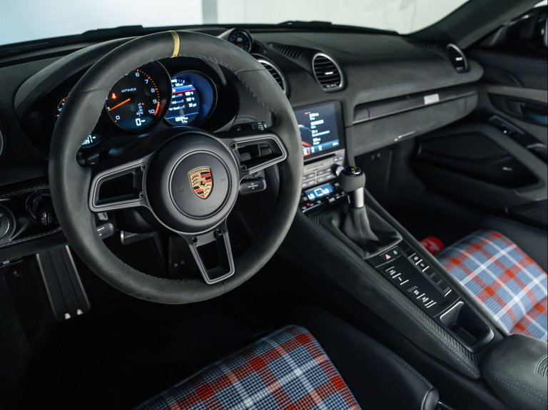 Porsche 718 Cayman GT4 RS