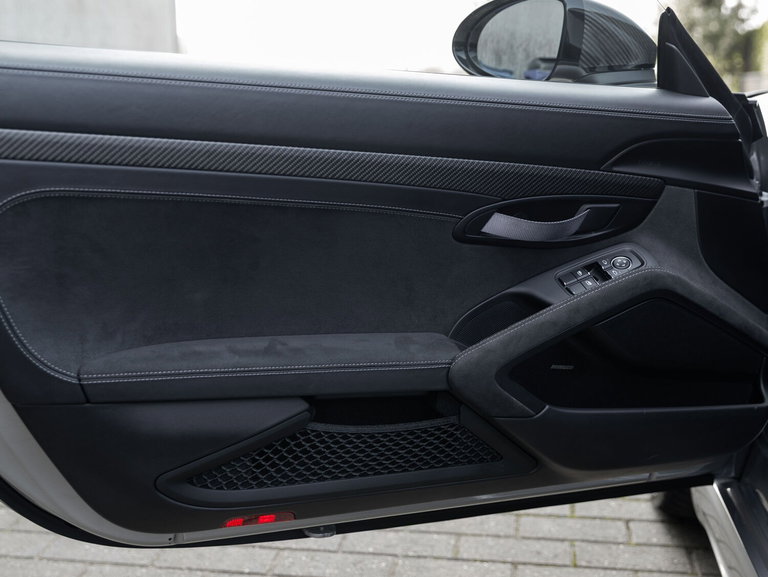 Porsche 718 Cayman GT4 RS